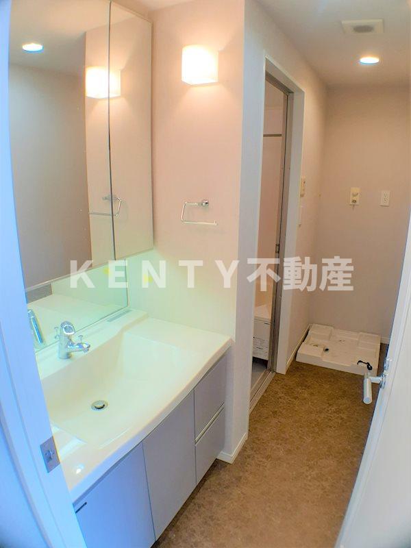 洗面設備　コンパクトで使いやすい洗面所