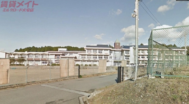 中学校　いなべ市立北勢中学校（中学校）まで1100m