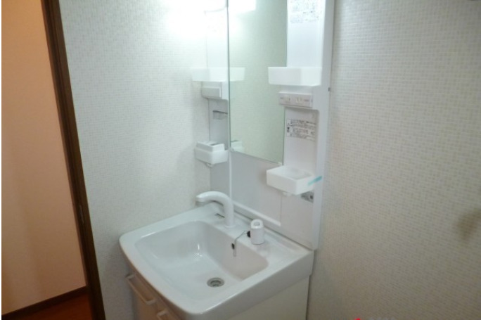 洗面設備　独立洗面化粧台が付いています