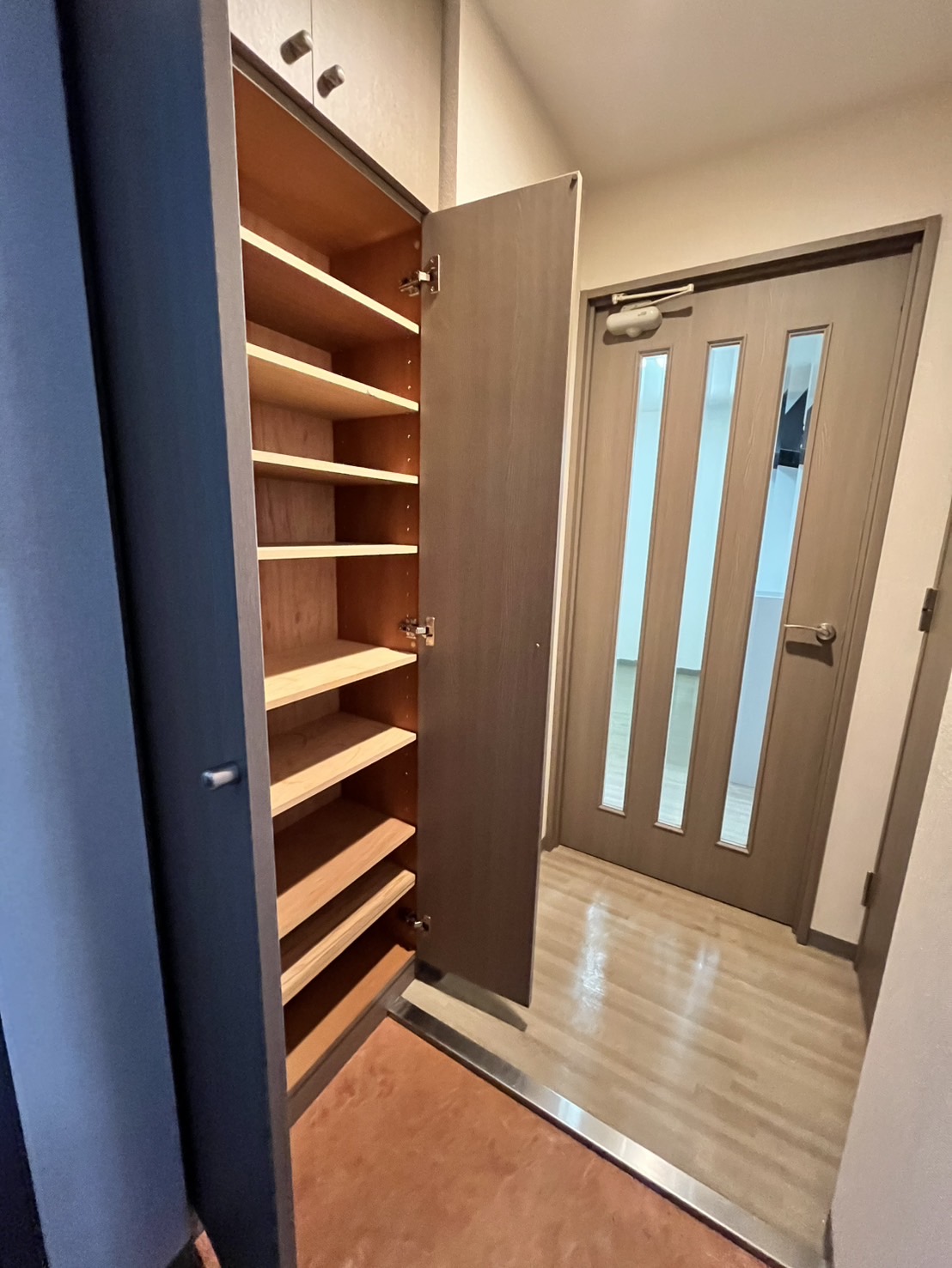 玄関　他号室のお写真です。参考にご覧ください。