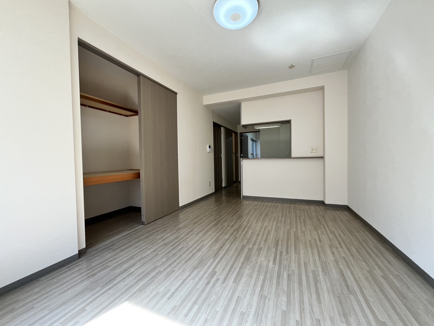 居室・リビング　他号室のお写真です。参考にご覧ください。