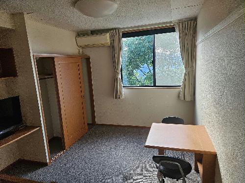 居室・リビング　備品や設備仕様は号室等により異なります現地をご確認下さい。