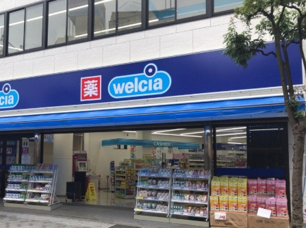 ドラックストア　ウエルシア 亀有駅前店（ドラッグストア）まで372m