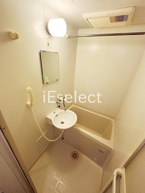 バス・シャワールーム　雨の日に便利な浴室乾燥機