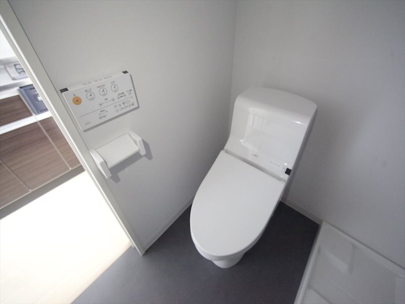 トイレ　温水洗浄暖房便座付トイレ
