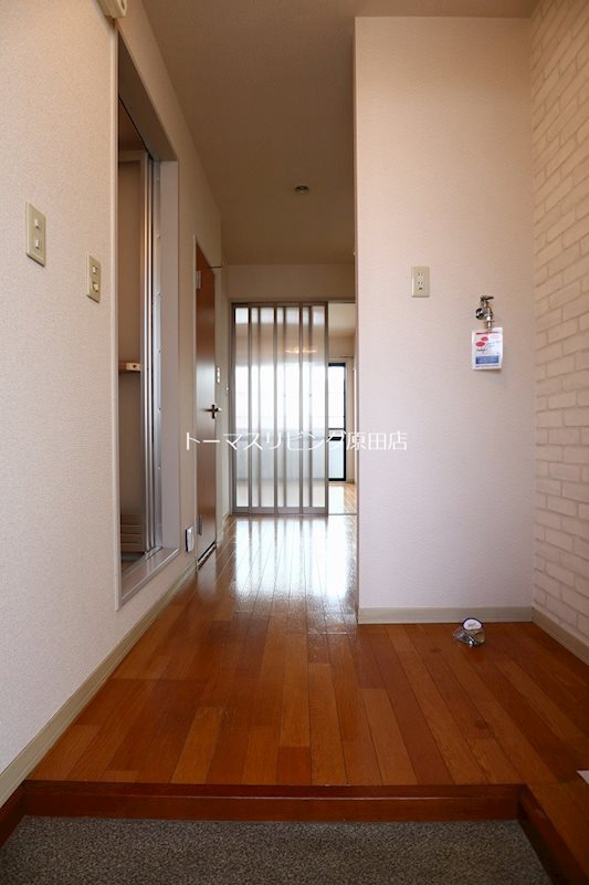 玄関　202号室写真