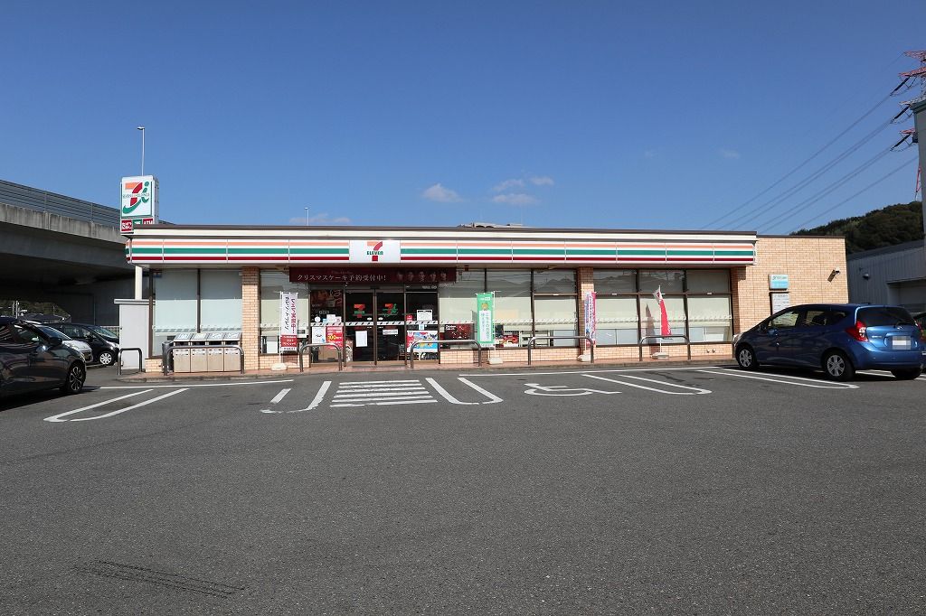 コンビニ　セブンイレブン 筑紫野美しが丘北店（コンビニ）まで540m