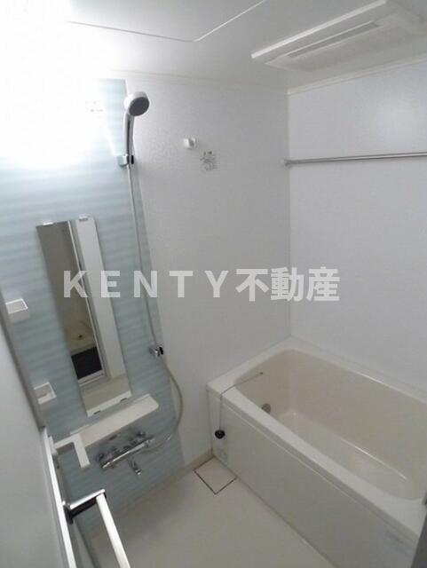 バス・シャワールーム　コンパクトで使いやすいお風呂です