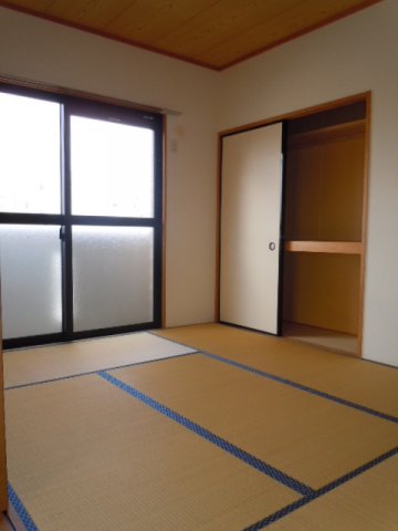 居室・リビング　来客時にも便利な和室付き