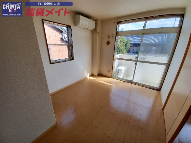 居室・リビング　同物件別室画像