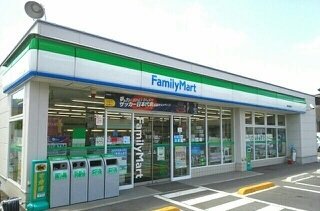 その他　ファミリーマート鶴市明見店さんまで370m
