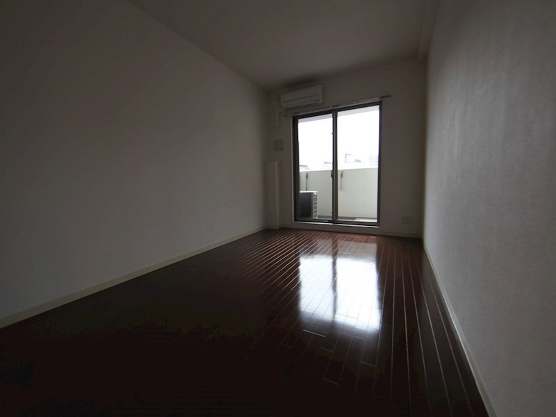 バルコニー　洋室9帖　エアコン完備　クローゼット付　南面バルコニー