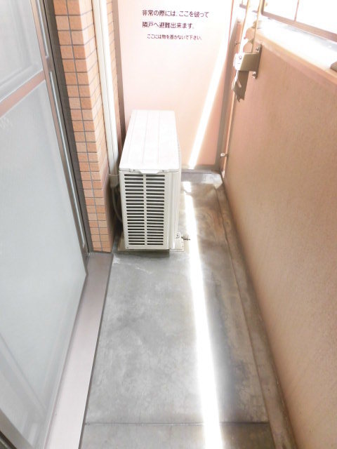 バルコニー　日当たり良好なバルコニーです。