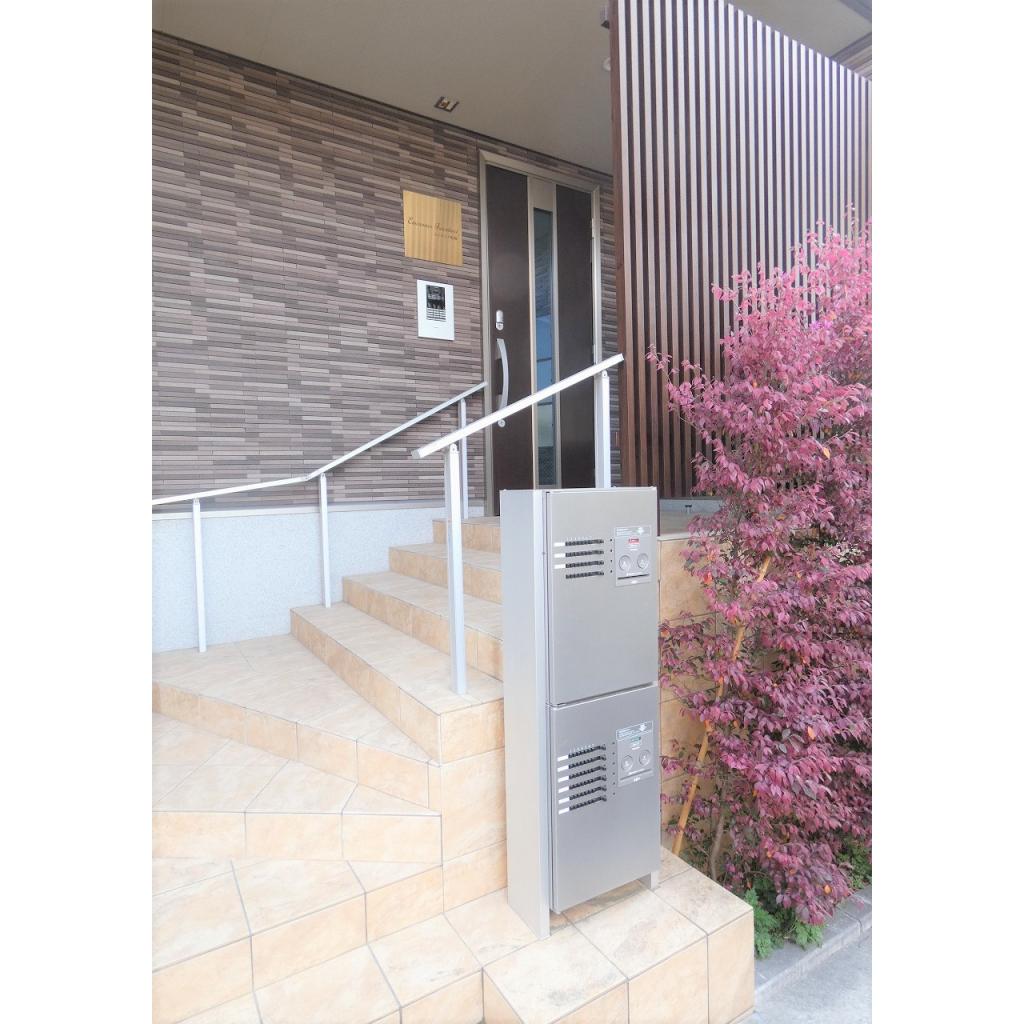 エントランス　落ち着いたエントランスです