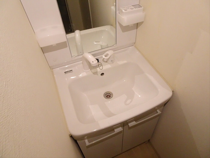 洗面設備　スペースが確保できる洗面所です