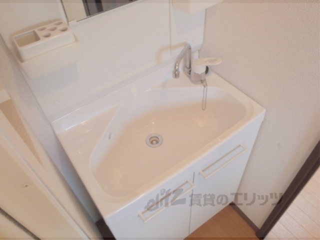 洗面設備　かわいい洗面台です