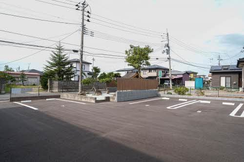 建物外観　駐車場