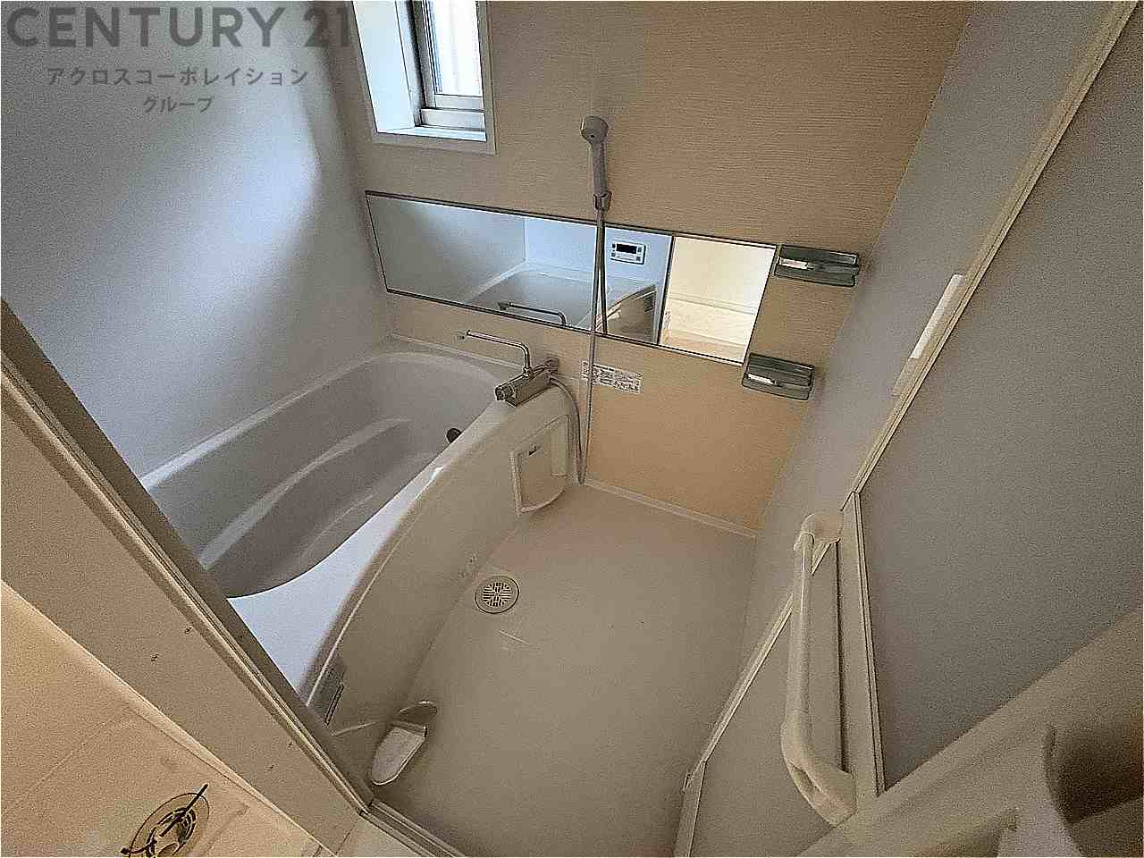 バス・シャワールーム　便利な浴室乾燥、追い炊き機能付き♪