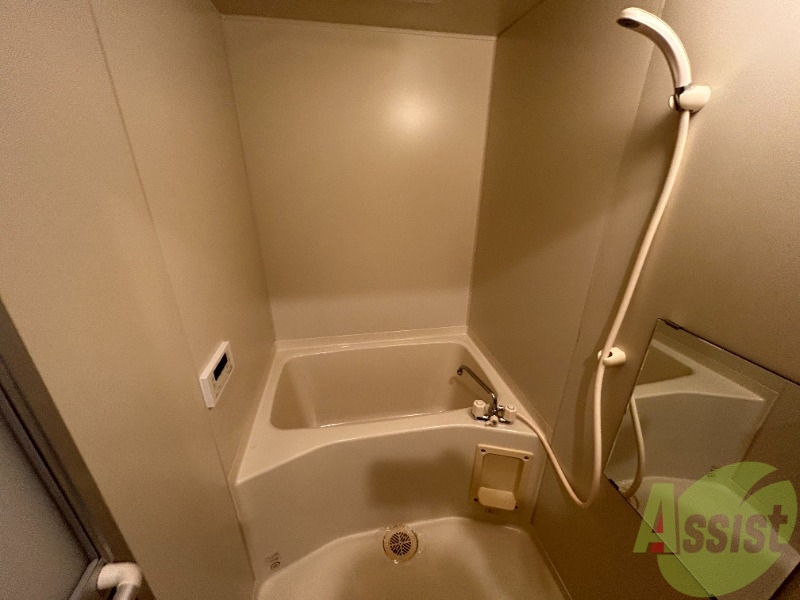 バス・シャワールーム　落ち着いたデザインの浴室。ゆったりできそうです。