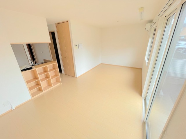 居室・リビング　同間取り別室のものです。