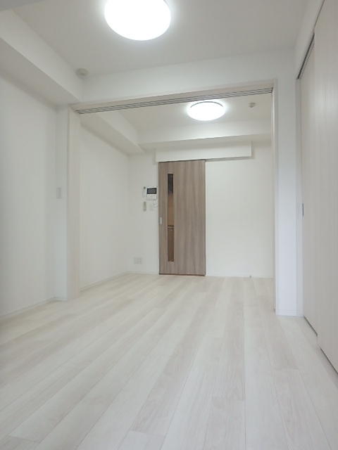 その他部屋・スペース　落ち着いた色調の寝室です