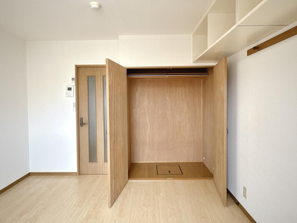 収納　吊り棚やウォークインクローゼットなど収納充実◎