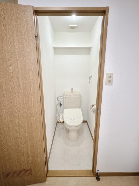 トイレ　トイレは洋式で、ウォシュレットを設置しています。