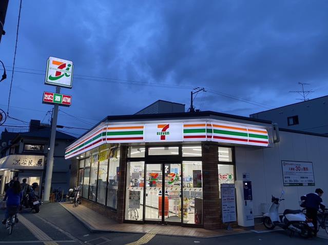 コンビニ　セブン－イレブン豊中浜１丁目店（コンビニ）まで55m