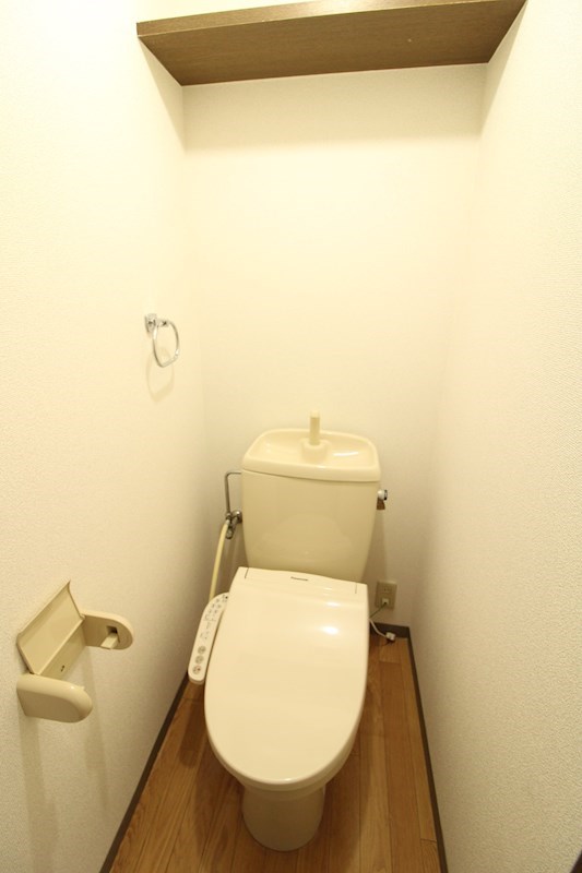 トイレ　温水洗浄便座