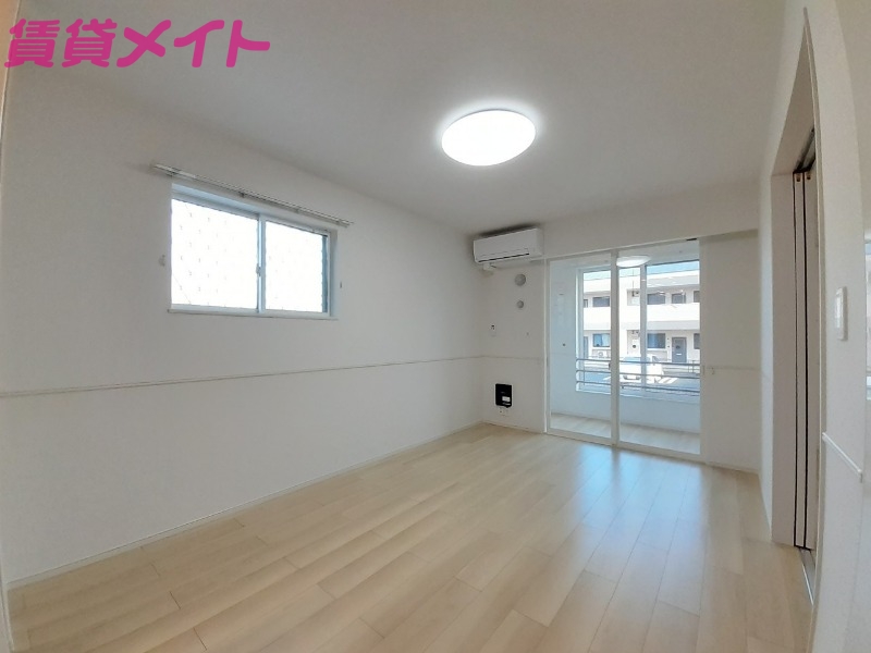 居室・リビング　同型参考写真です。