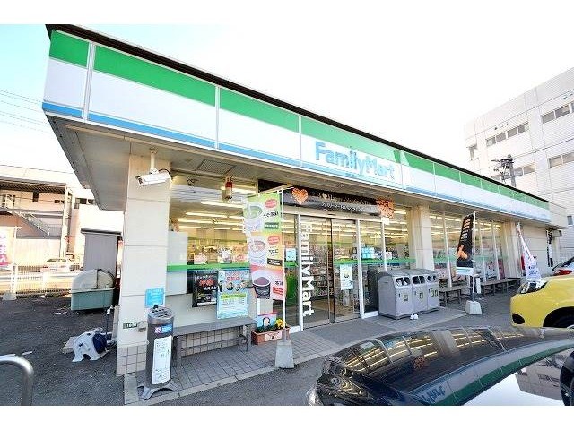 コンビニ　ファミリーマート八木二丁目店（コンビニ）まで192m
