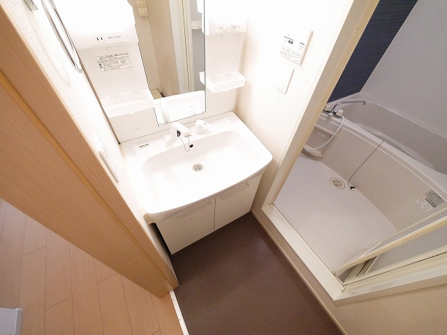 洗面設備　使いやすい洗面所です