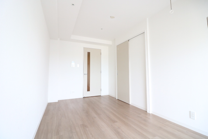 居室・リビング　壁が白くて室内が明るいです！