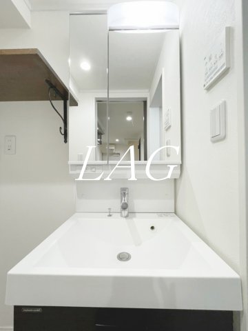 洗面設備　独立洗面台です。