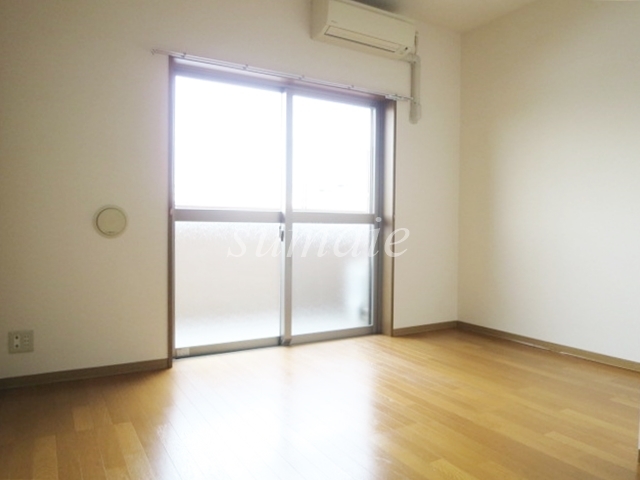 居室・リビング　洋室6.7帖です☆