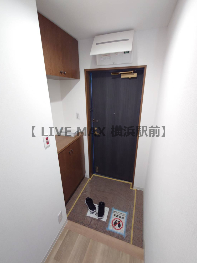玄関　実際は反転のお部屋です。