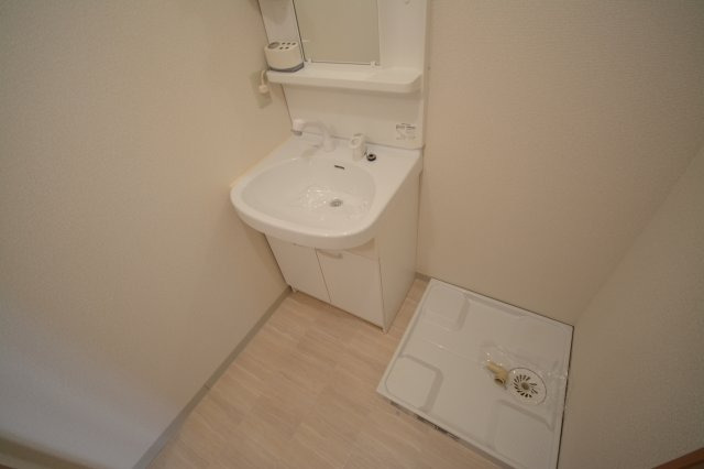 洗面設備　同物件、別部屋のお写真となります。ご参考までにご覧ください。