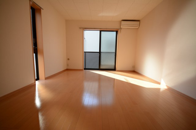 居室・リビング　同物件、別部屋のお写真となります。ご参考までにご覧ください。