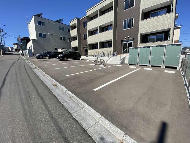 駐車場　駐車場