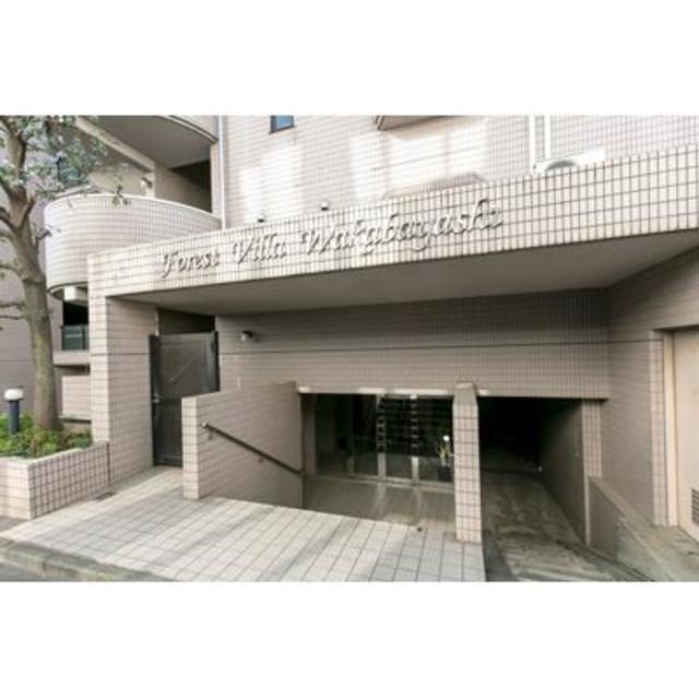 エントランス　落ち着いたエントランスです