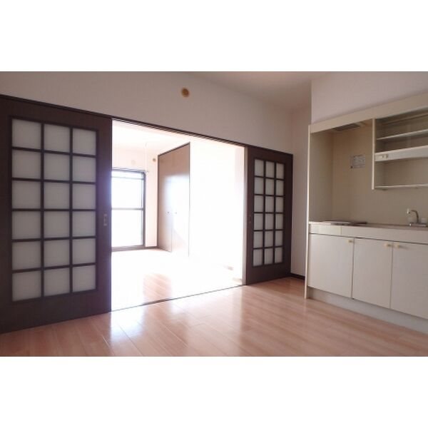 居室・リビング　リビング　※別号室参考写真