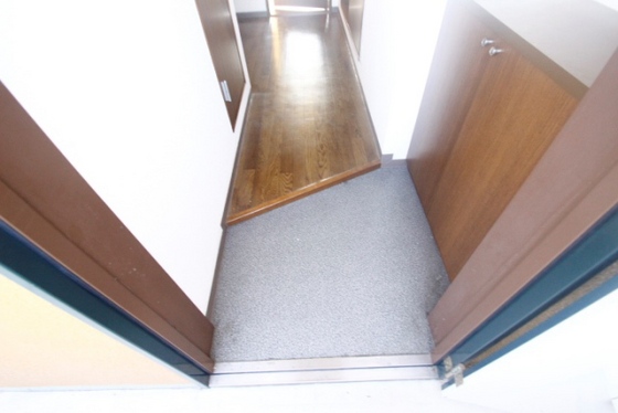 玄関　※別部屋の写真です