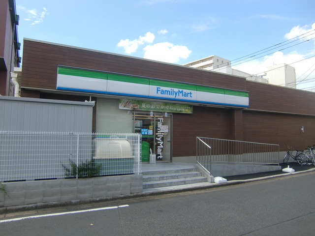 コンビニ　ファミリーマート三郷駅南店（コンビニ）まで166m