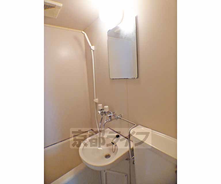 洗面設備　浴室の洗面台です。