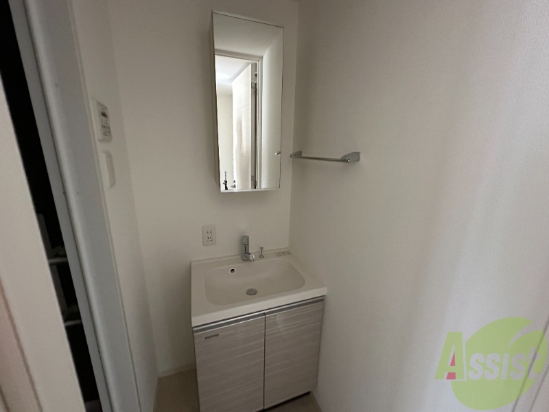 洗面設備　オシャレな洗面台です