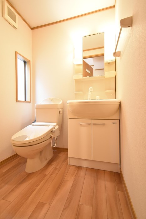 洗面設備　シャワー付き洗面化粧台