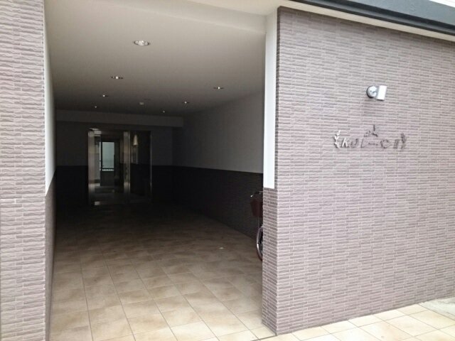 エントランス　ゆとりのあるエントランスです