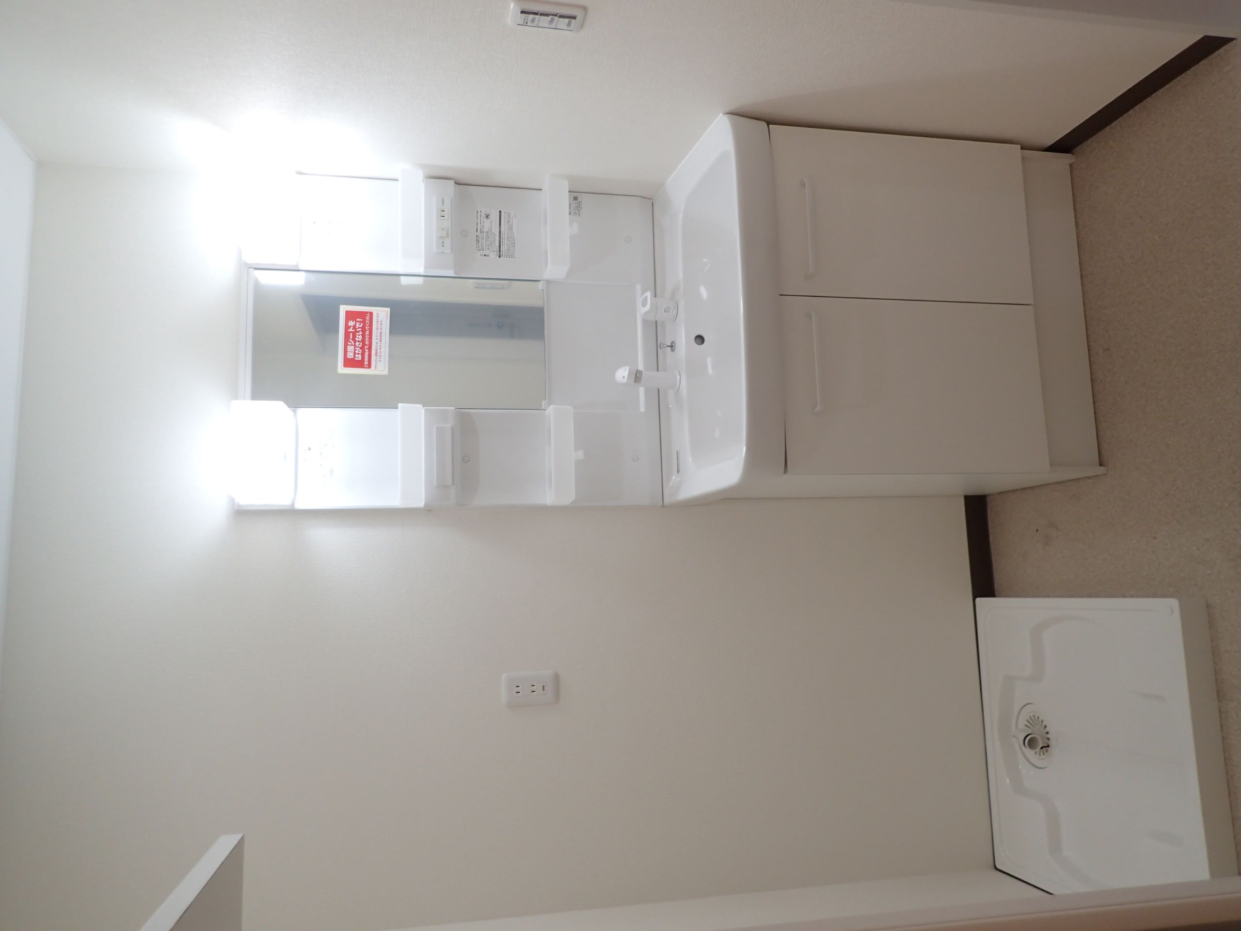 洗面設備　洗面化粧台新しく取替ました