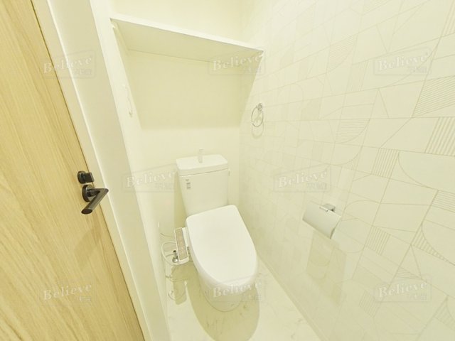 トイレ　嬉しい温水洗浄便座付きです♪