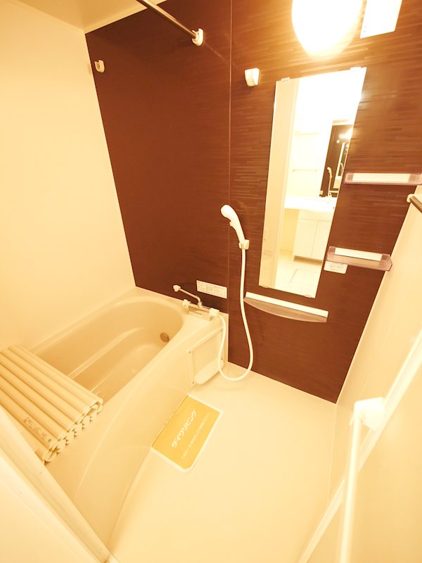 バス・シャワールーム　シャワー・追い焚き給湯